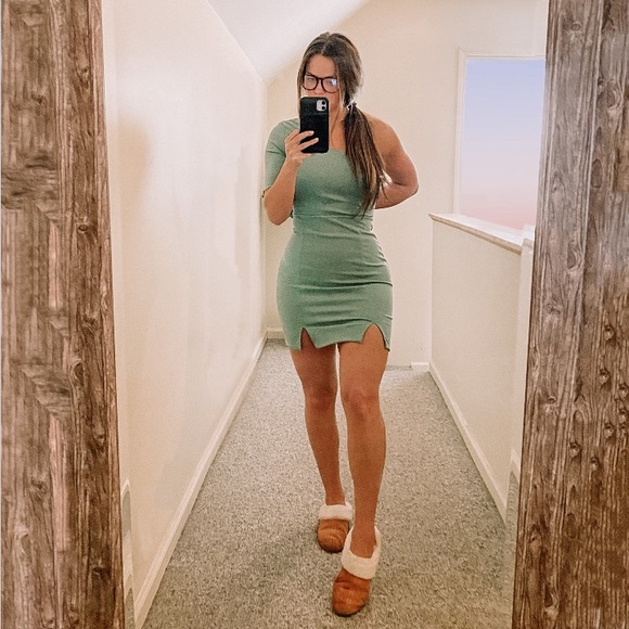 Pistachio/Mint Green One Shoulder Dress - Picture 4 of 4